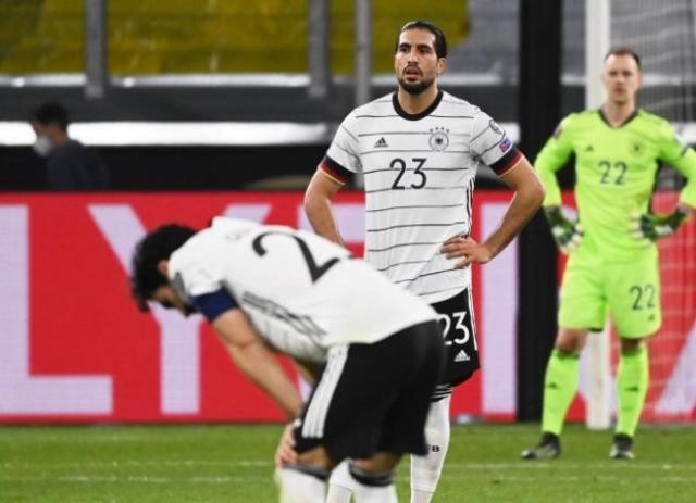 开云平台-变阵三后卫=场面失控 欧洲杯将至勒夫如何应对？